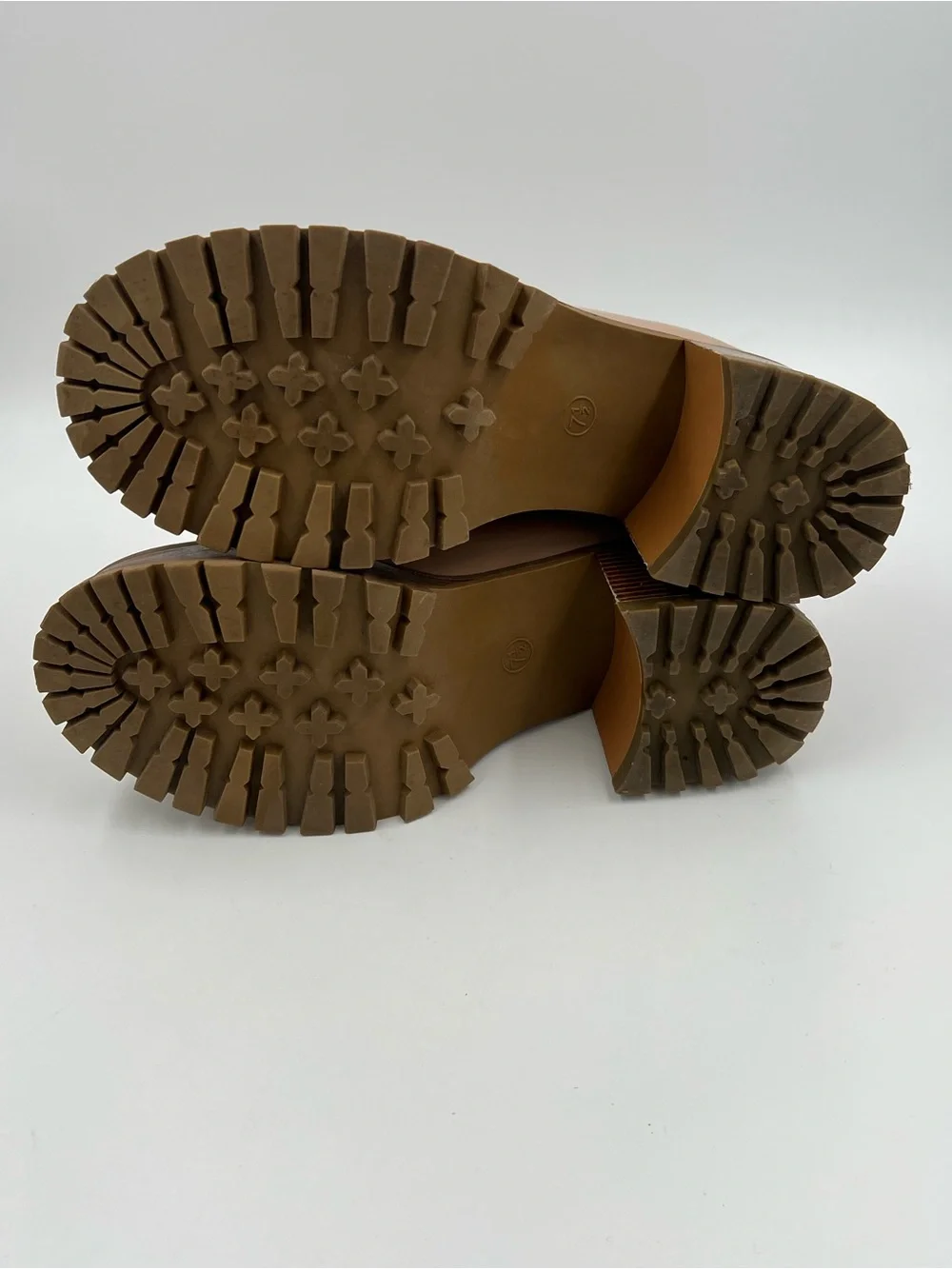 Mia Delilah Chunky Platform Heal Loafers Glossy Nude/Tan Patent Finish Size 7.5